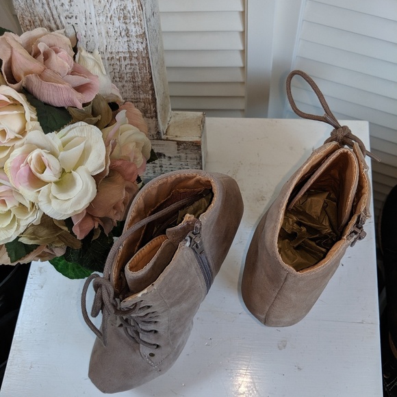 Lace Up Heel Booties Women's sz 5.5 - Picture 6 of 8